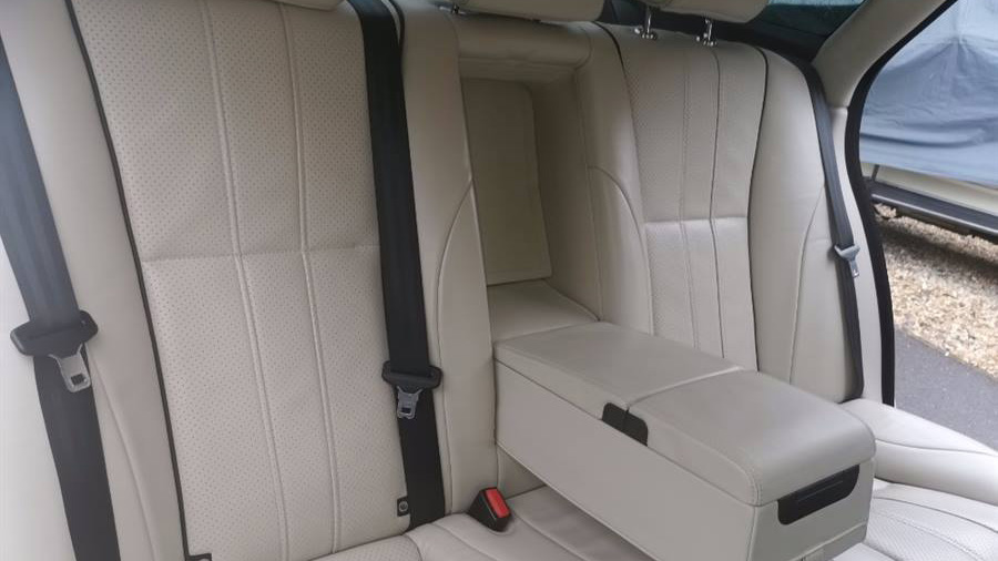 Cream Leather interior rear seats in Jaguar XL