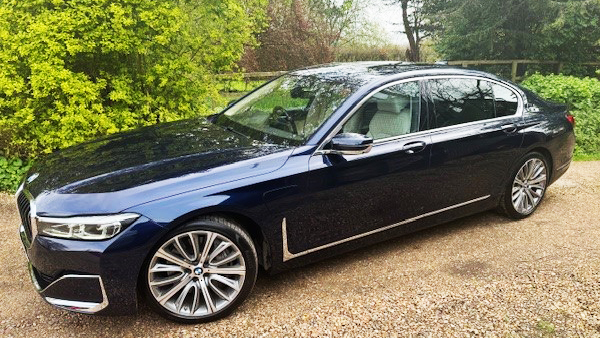 side view showing BMW 7-series 20inches alloy wheels