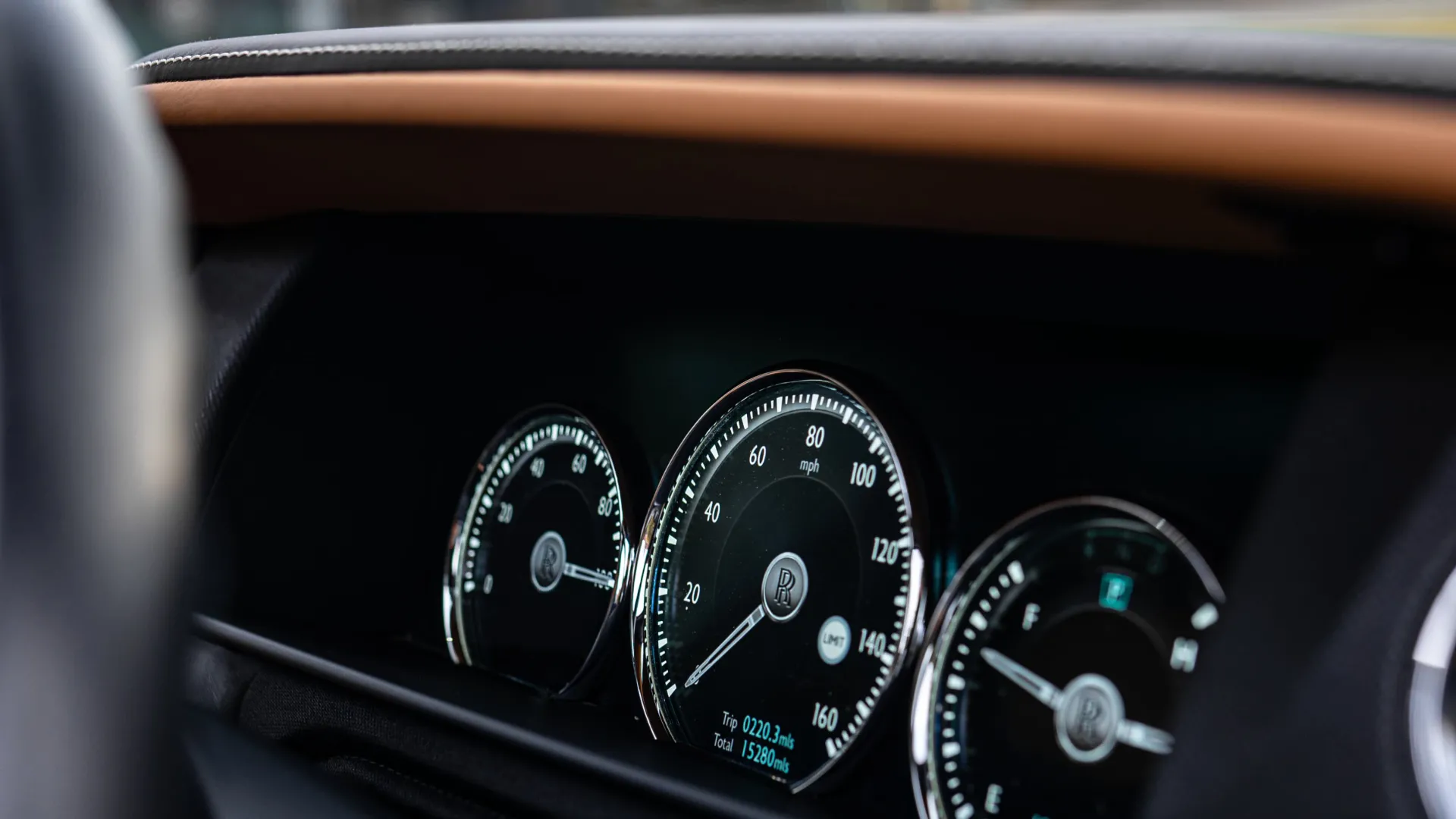 Digitial Speedometer in Rolls-Royce Cullinan