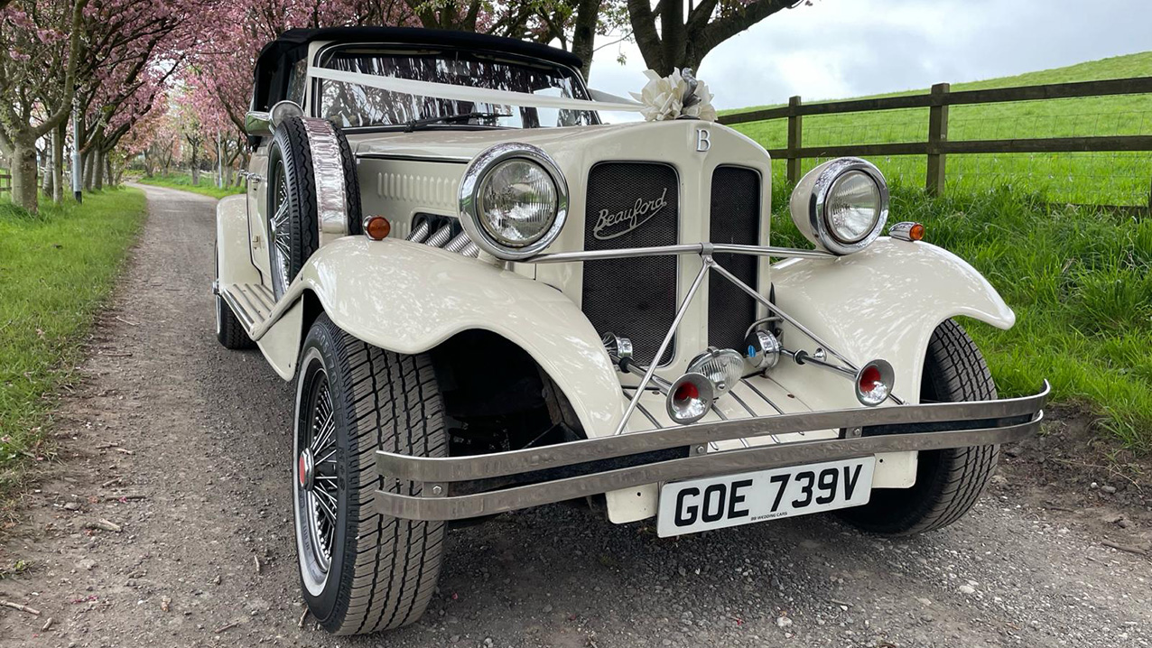 Beauford Convertible with Black roof and Ribbons