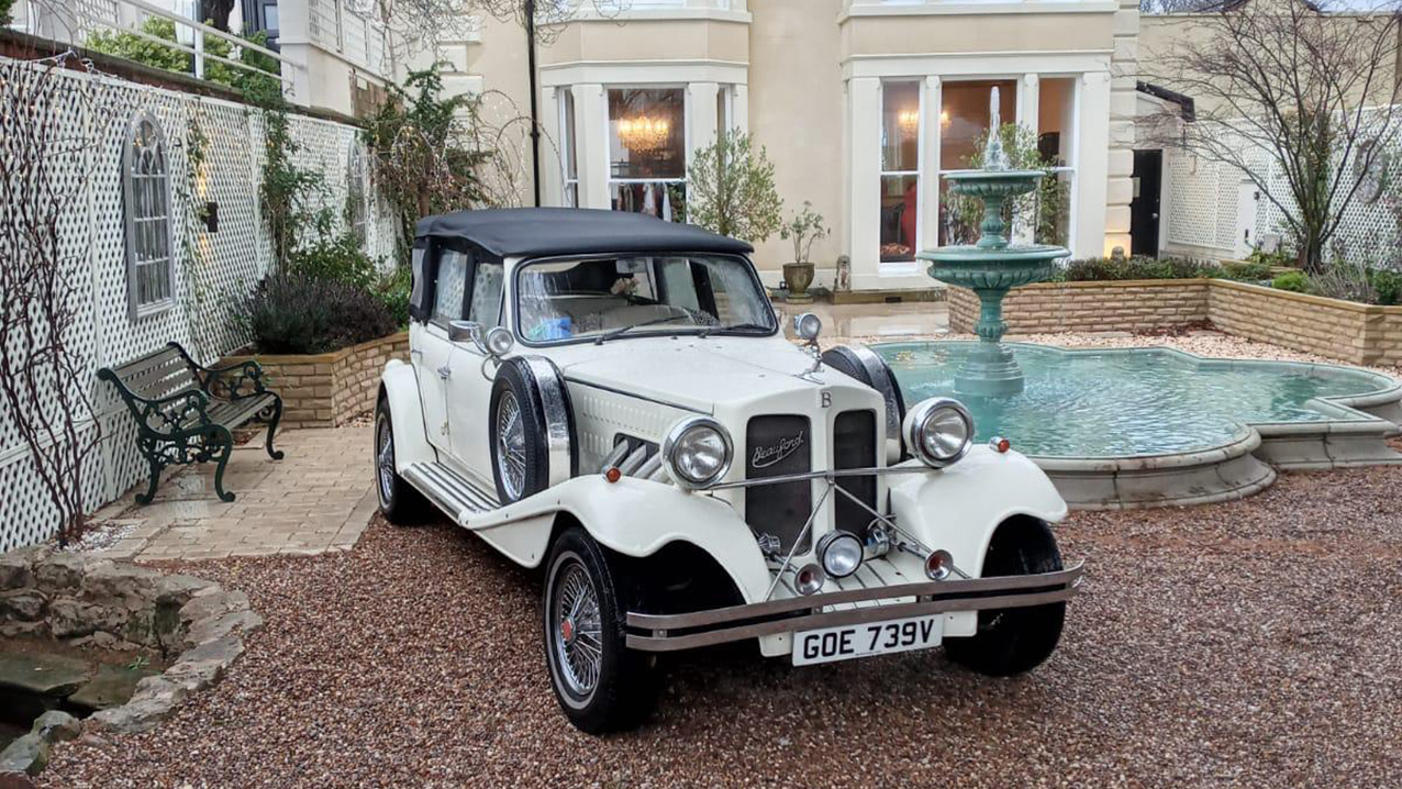 Beauford Convertible with Black roof and Ribbons