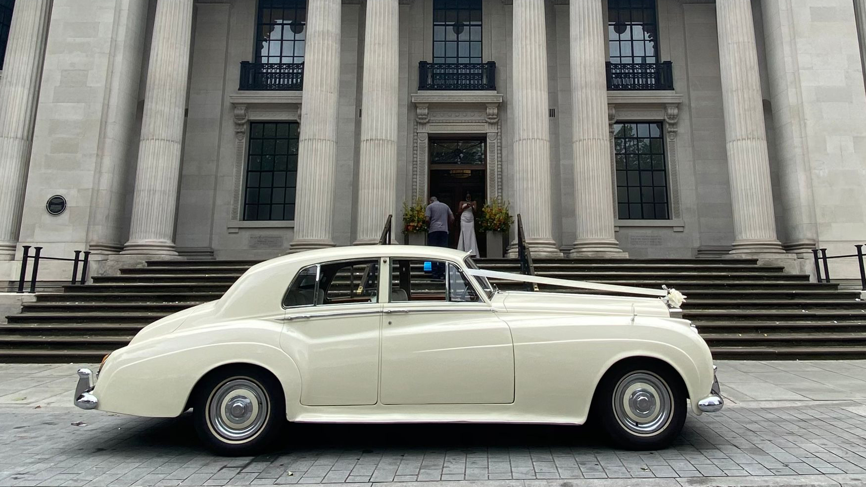Classic rolls-Royce Silver Cloud decorated with Wedding Ribbons