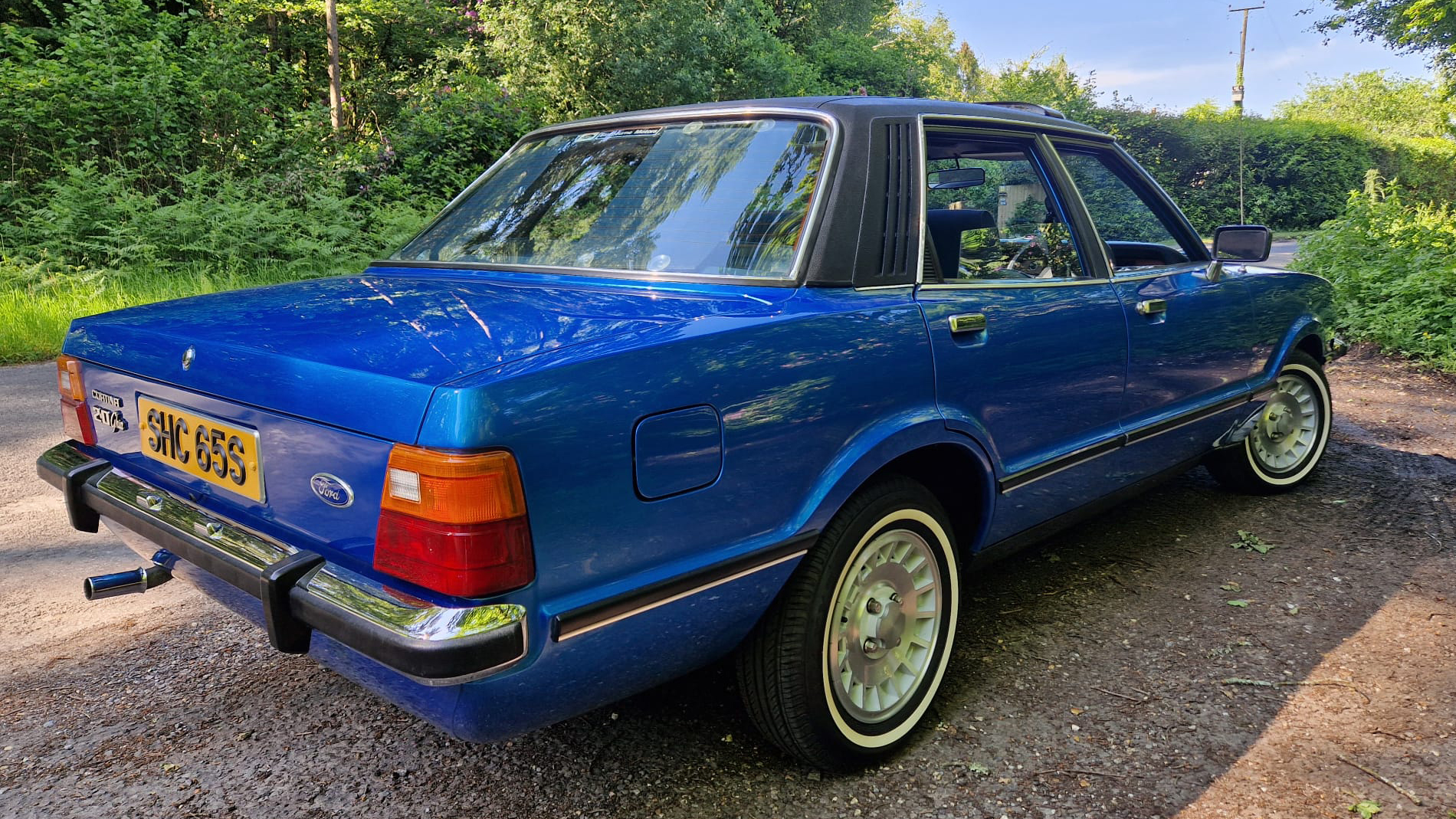 Blue Ford Cortina Mk4 2L Ghia