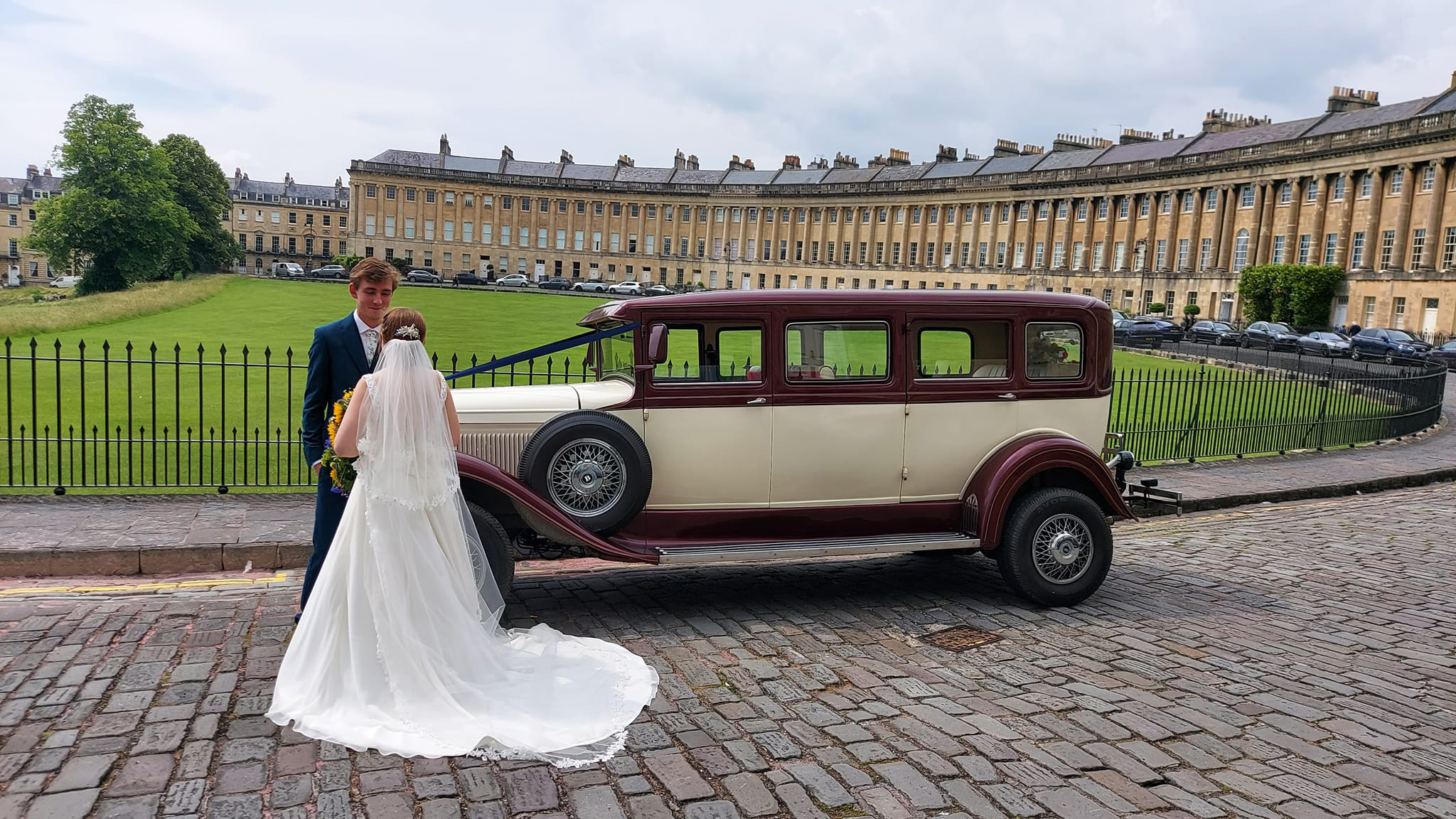 Bramwith Limousine with Bride and Groom