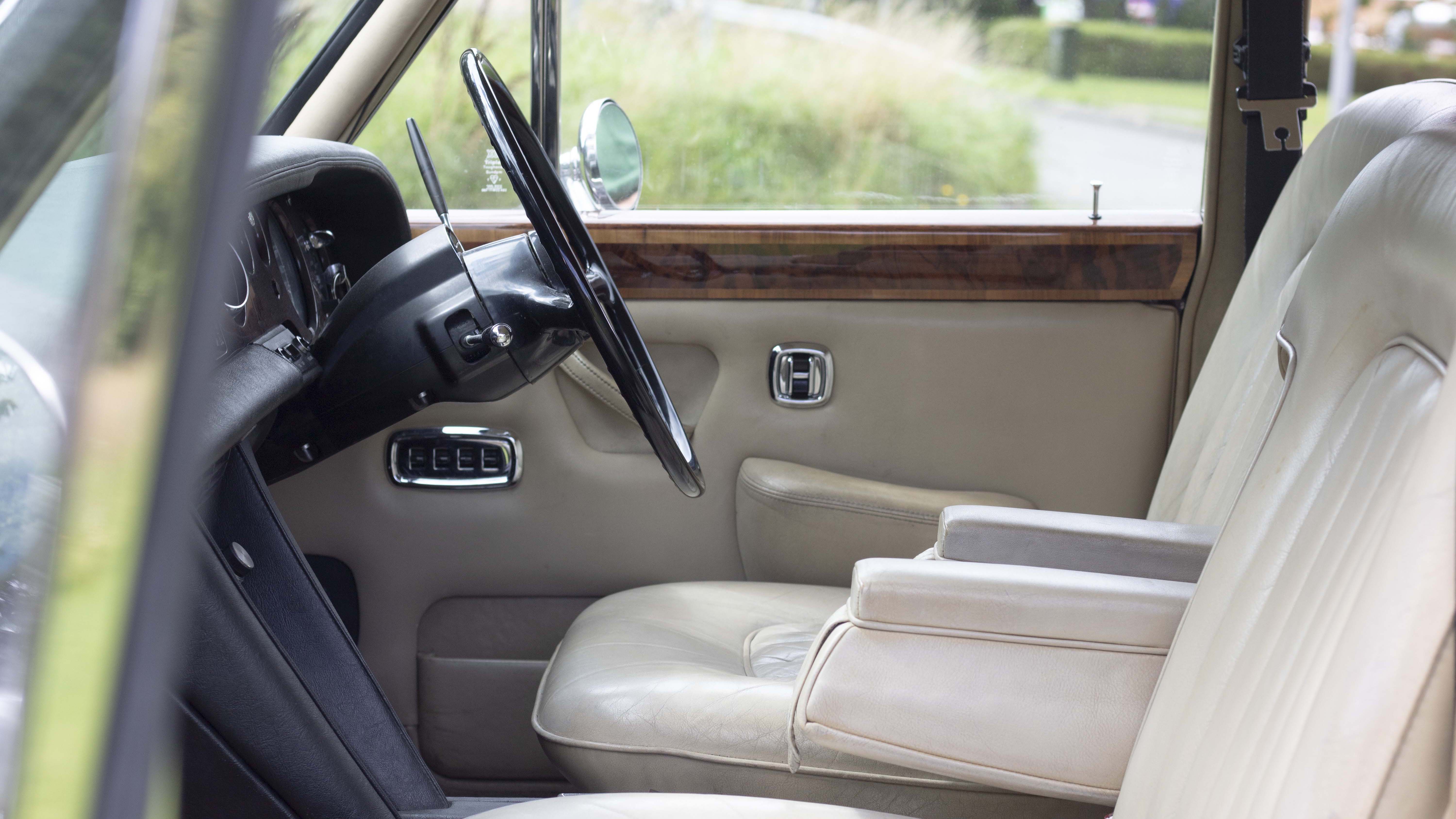 Cream Leather front seats in Classic Rolls-Royce