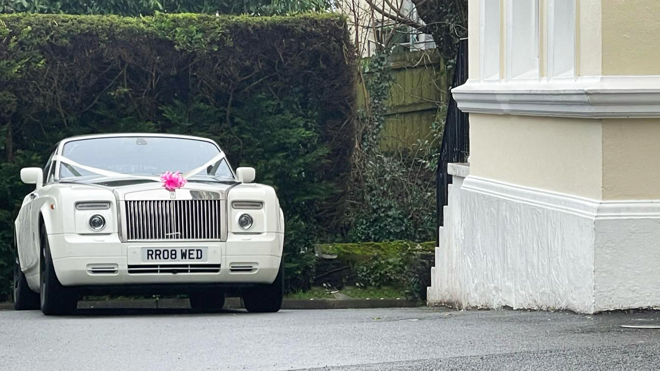 Rolls-Royce Phantom Drophead with pink bow