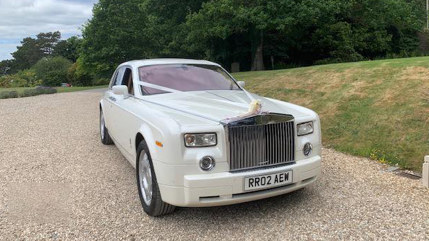 Rolls-Royce Phantom in white decorated with white ribbon