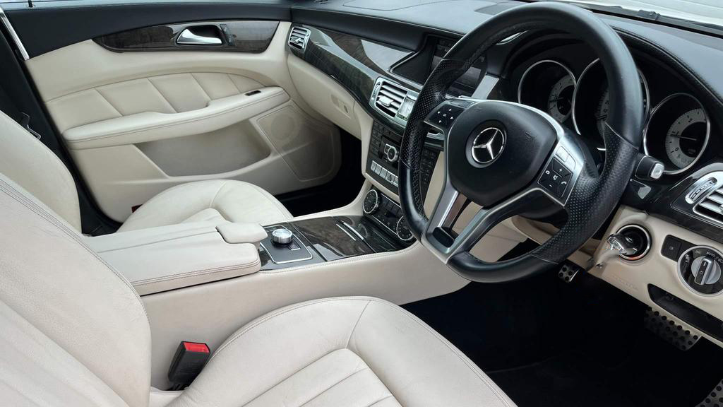 Front Passengers eating area in a White Mercedes. Seats are in cream leather with matching cream door cards.