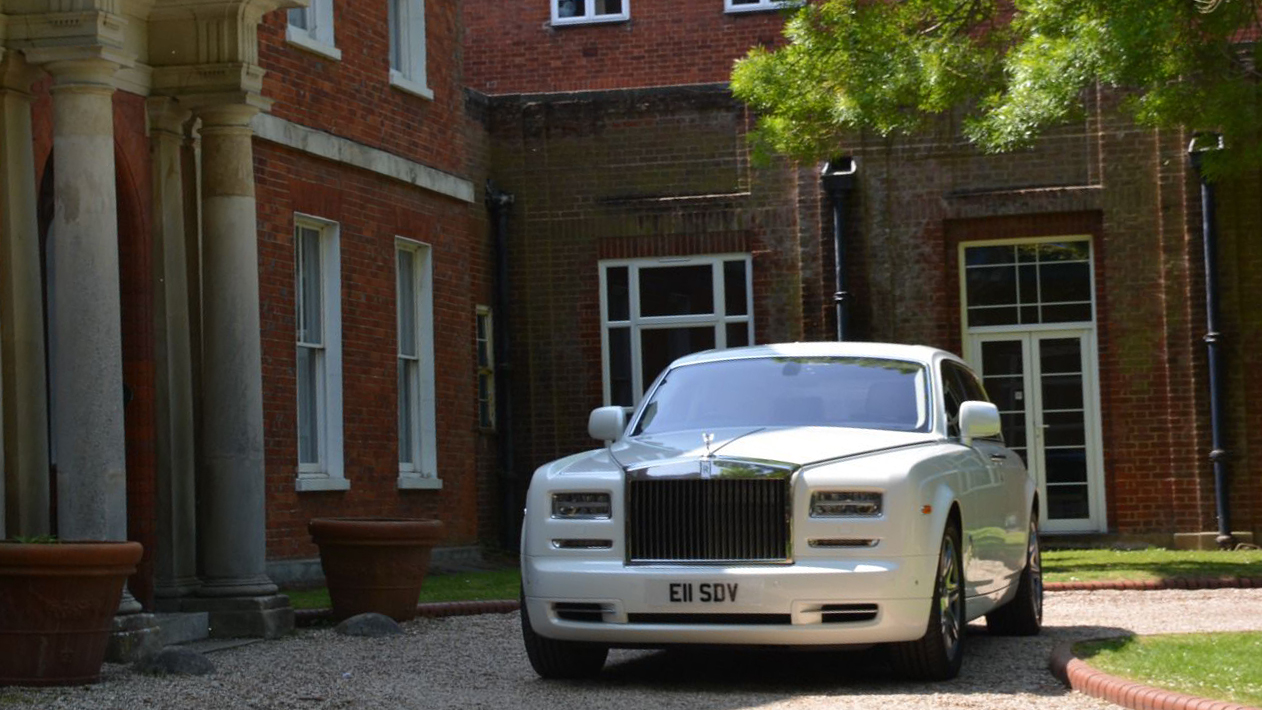 Left side view of White rolls-Royce Phantom Series 2