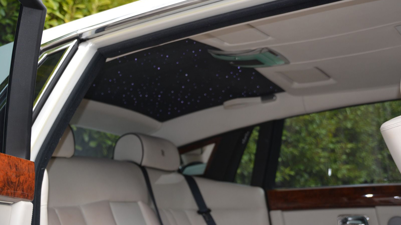 Rear interior starlight roof