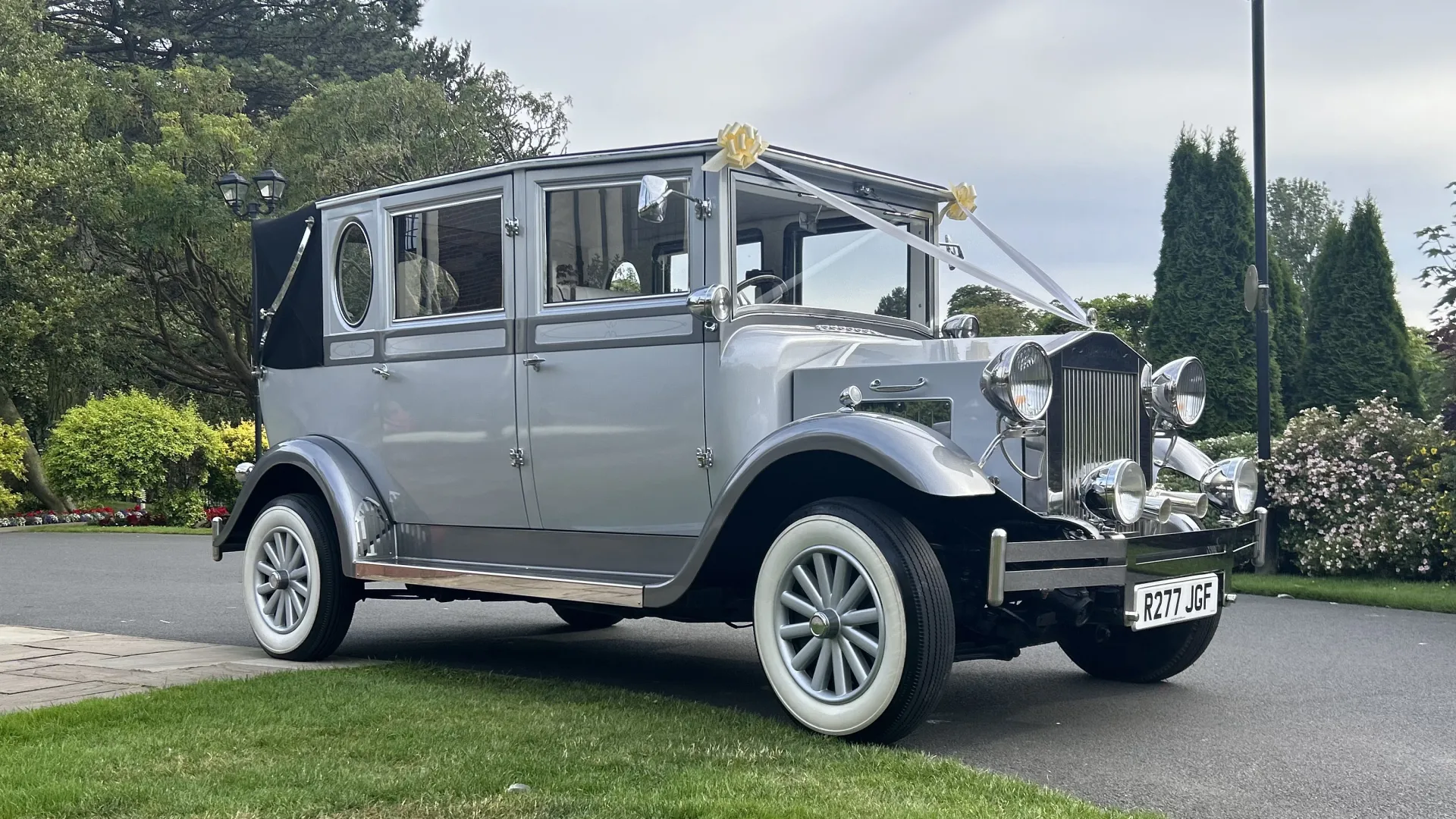 6-seater imperial wedding car in silver with Ivory Ribbons and yellow Bows