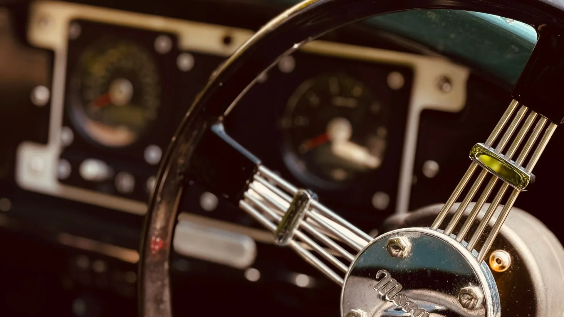 front dashboard and steering wheel in Morgan 3-wheeler