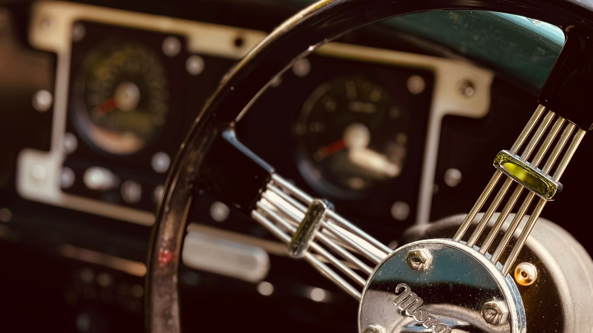 front dashboard and steering wheel in Morgan 3-wheeler