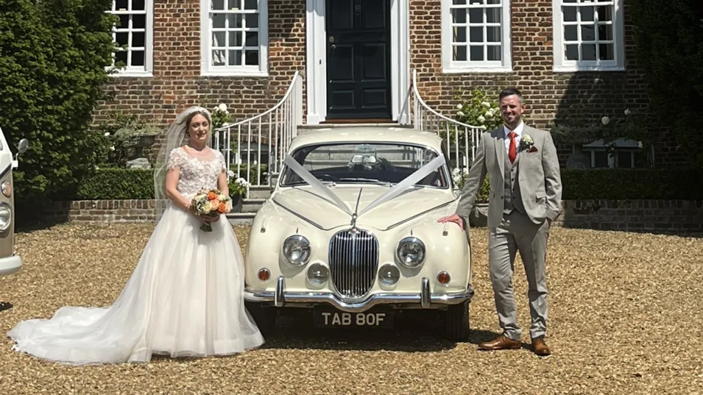 <p>Matt was fantastic! Punctual and polite. He was helpful and knowledgeable. He made me (the bride) at ease. I would definitely recommend to friends and family. </p>