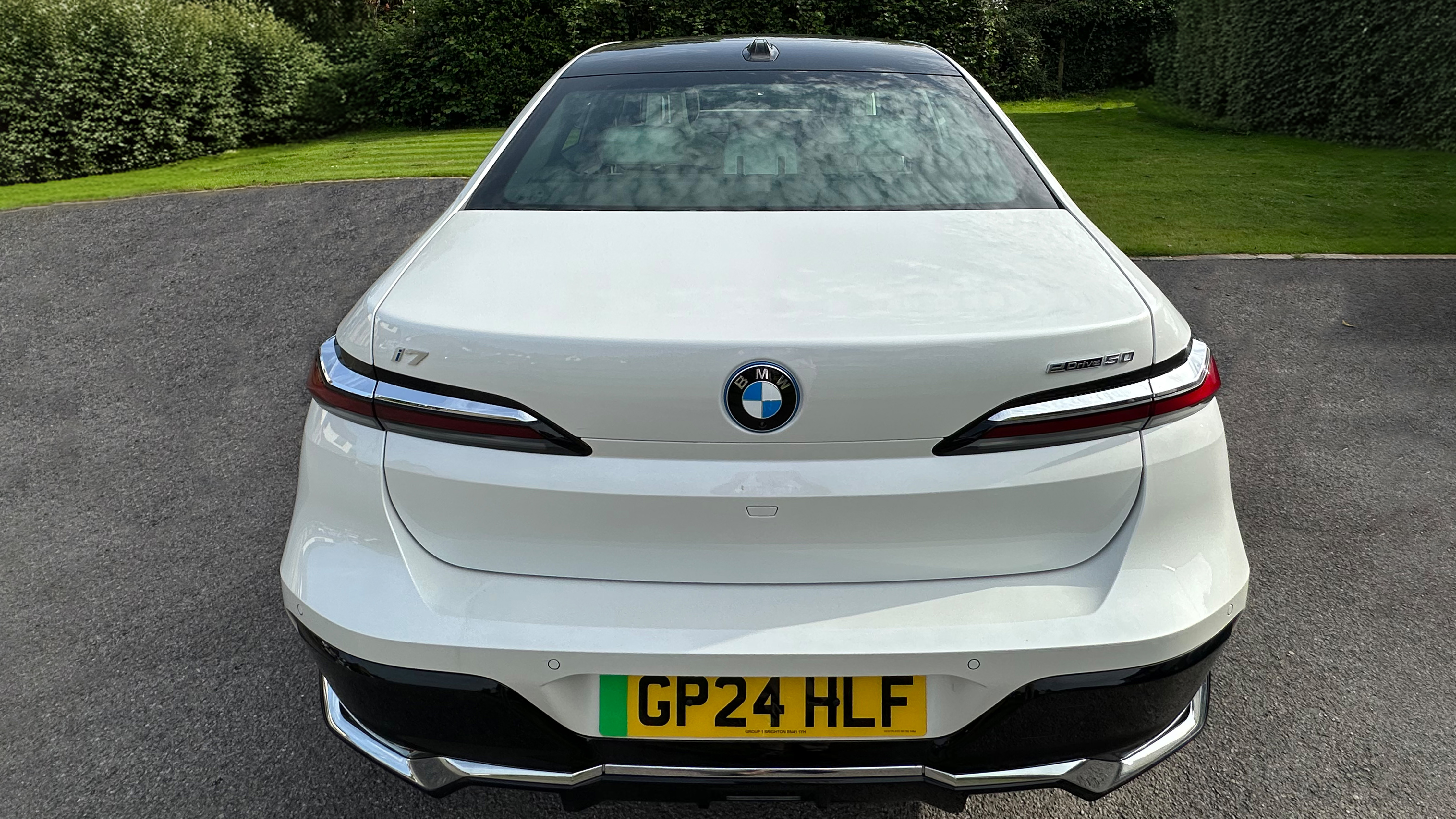 Full rear view of White BMW i7