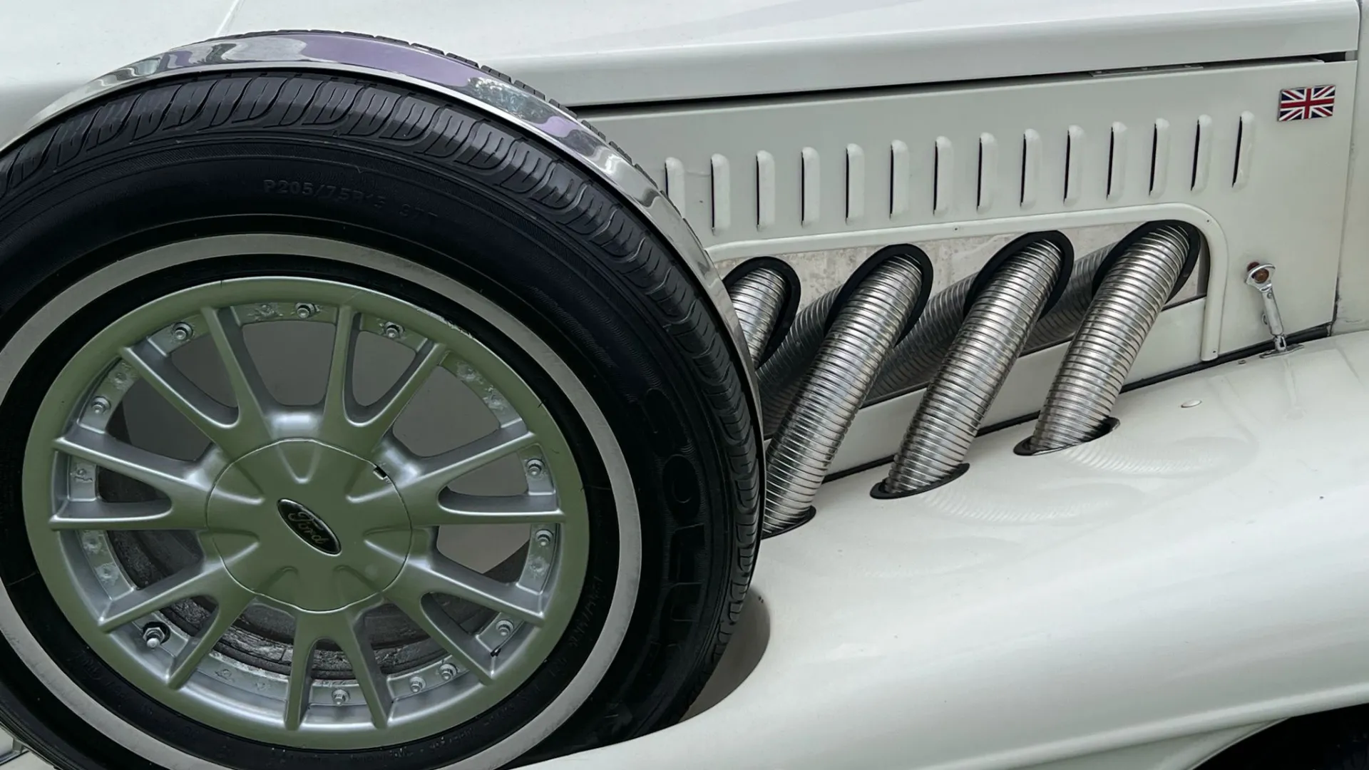 spare wheel mounted on side skirt of Beauford