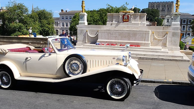 Ivory Beauford parked in Front of Norwich Monument