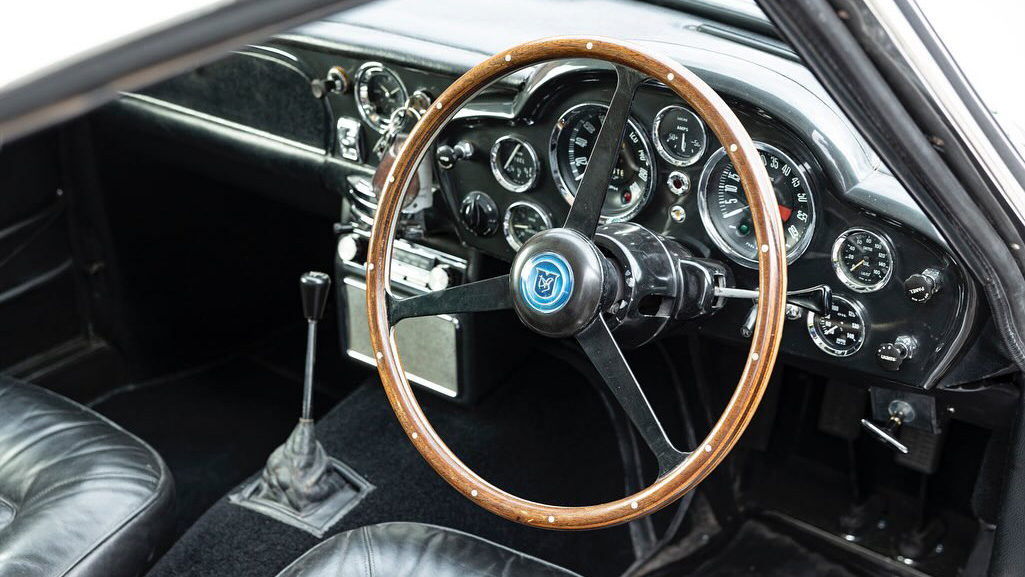 front dashboard inside Aston Martin DB6