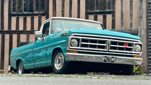 Ford F100 Pick-up Truck