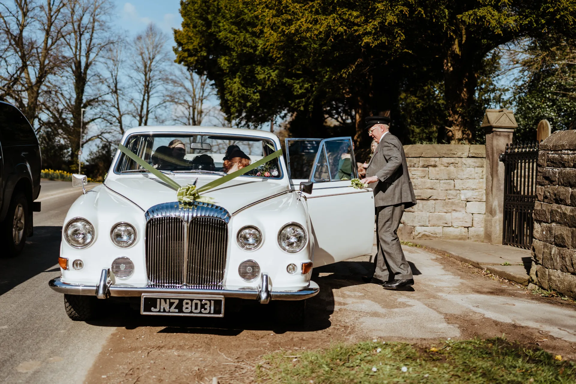 Classis Daimler Limousine in Old English White