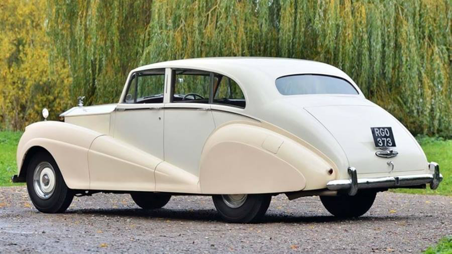 Classic Rolls-Royce Silver Wraith in old English White