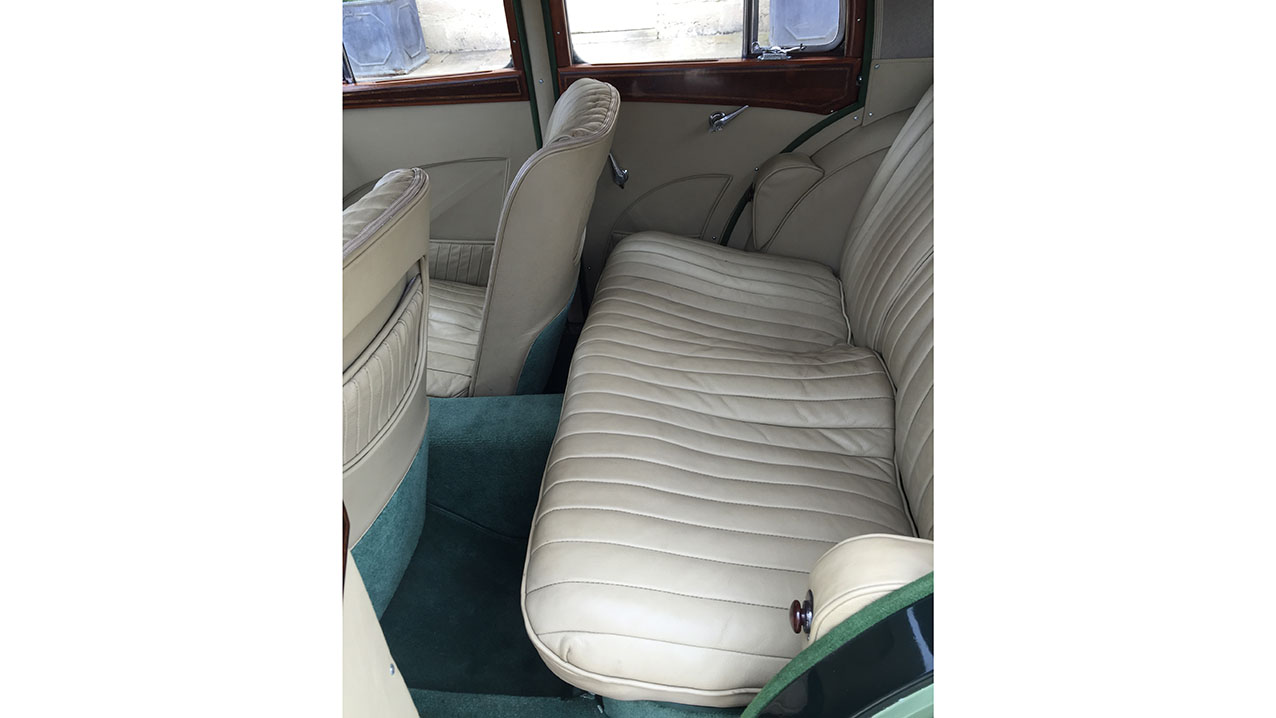 Vintage MG SA cream interior