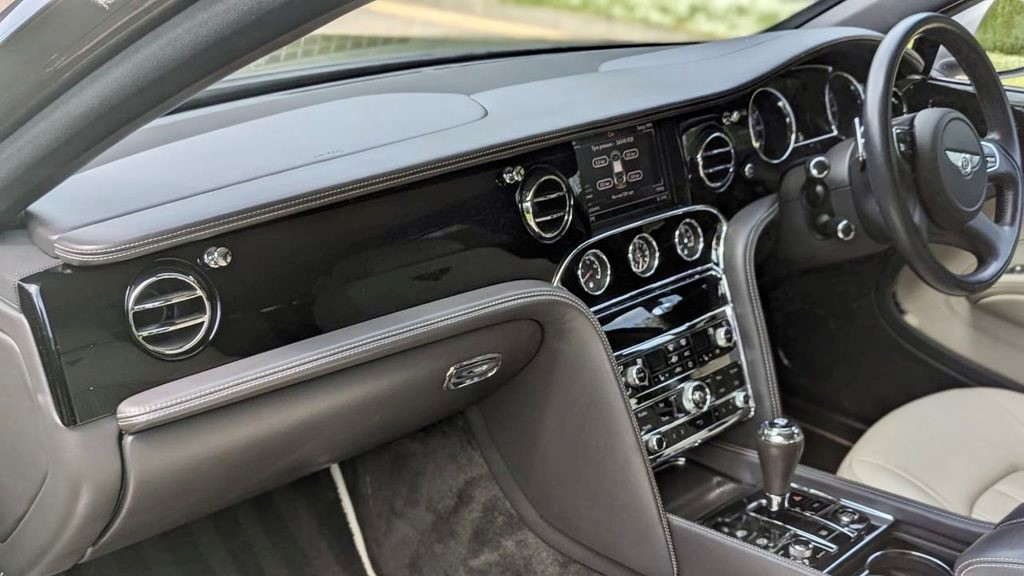 Front dashboard inside Bentley Mulsanne.