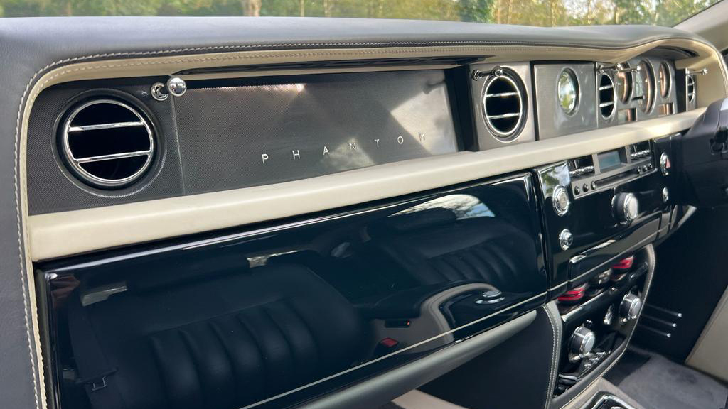 Rolls-Royce Phantom front dashboard