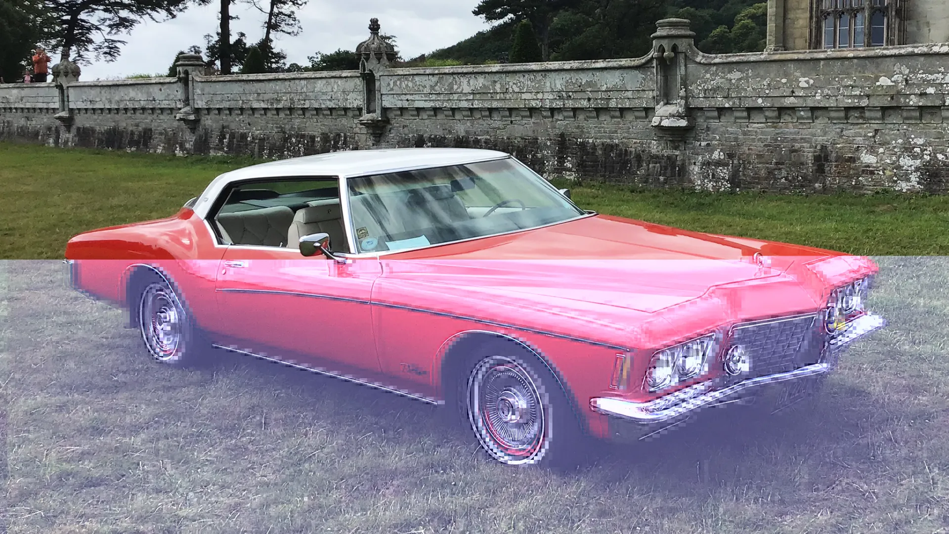 Classic American Buick Riviera in Red with White rood