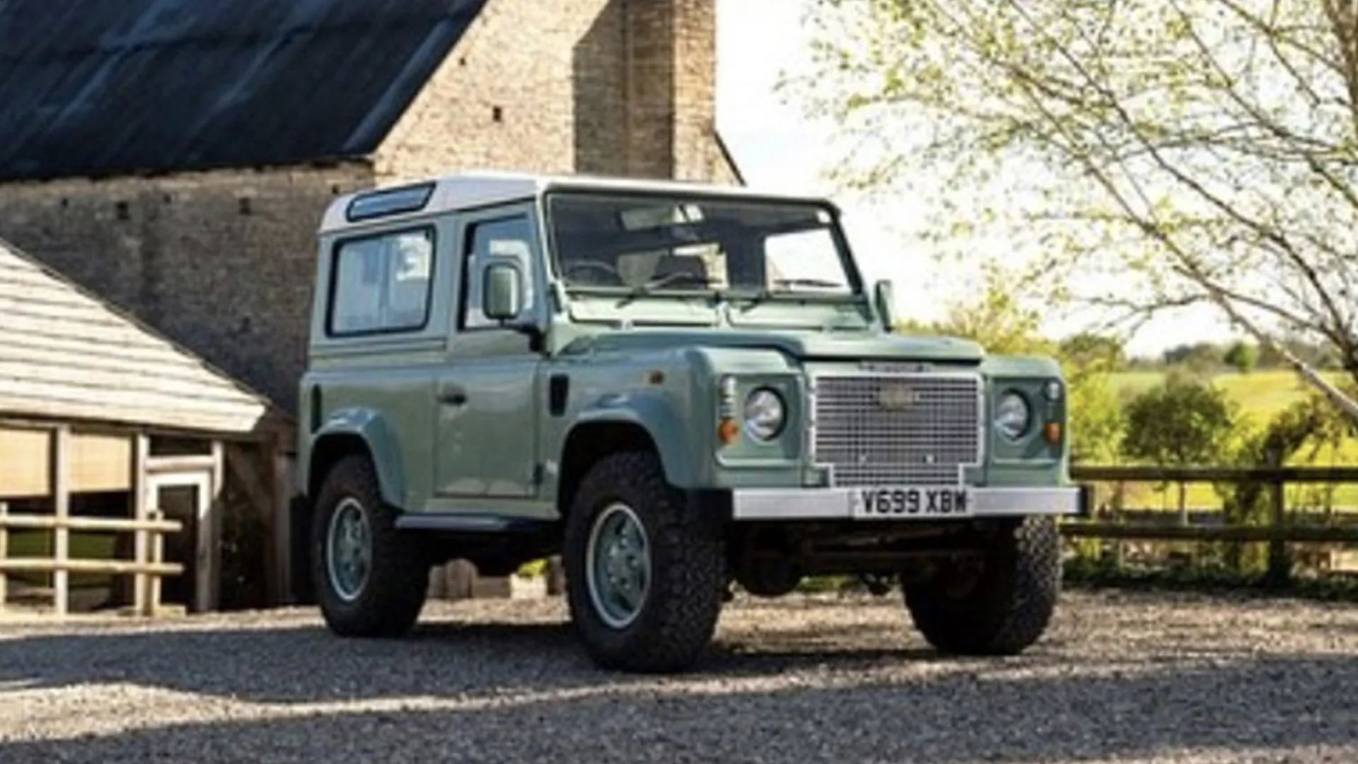 Green Classic defender 90 with large wheels