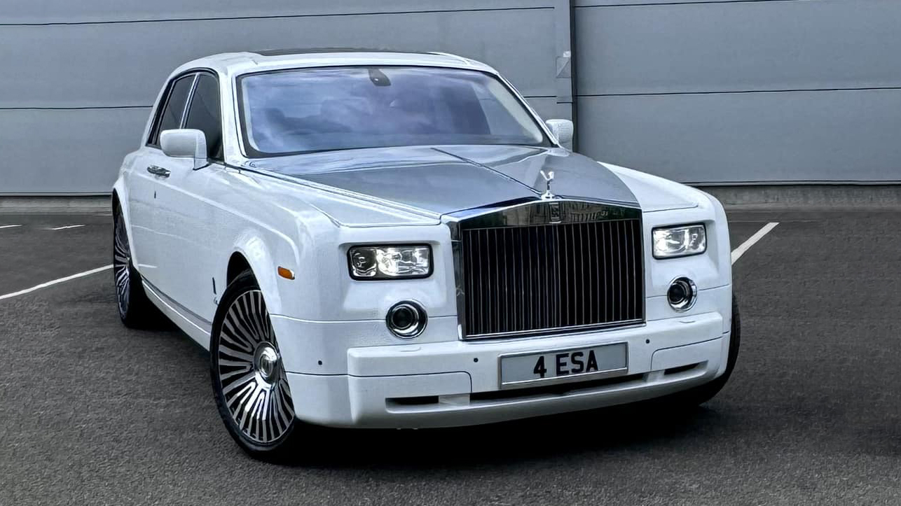 Modern Rolls-Ropyce Phantom in White with Silver bonnet