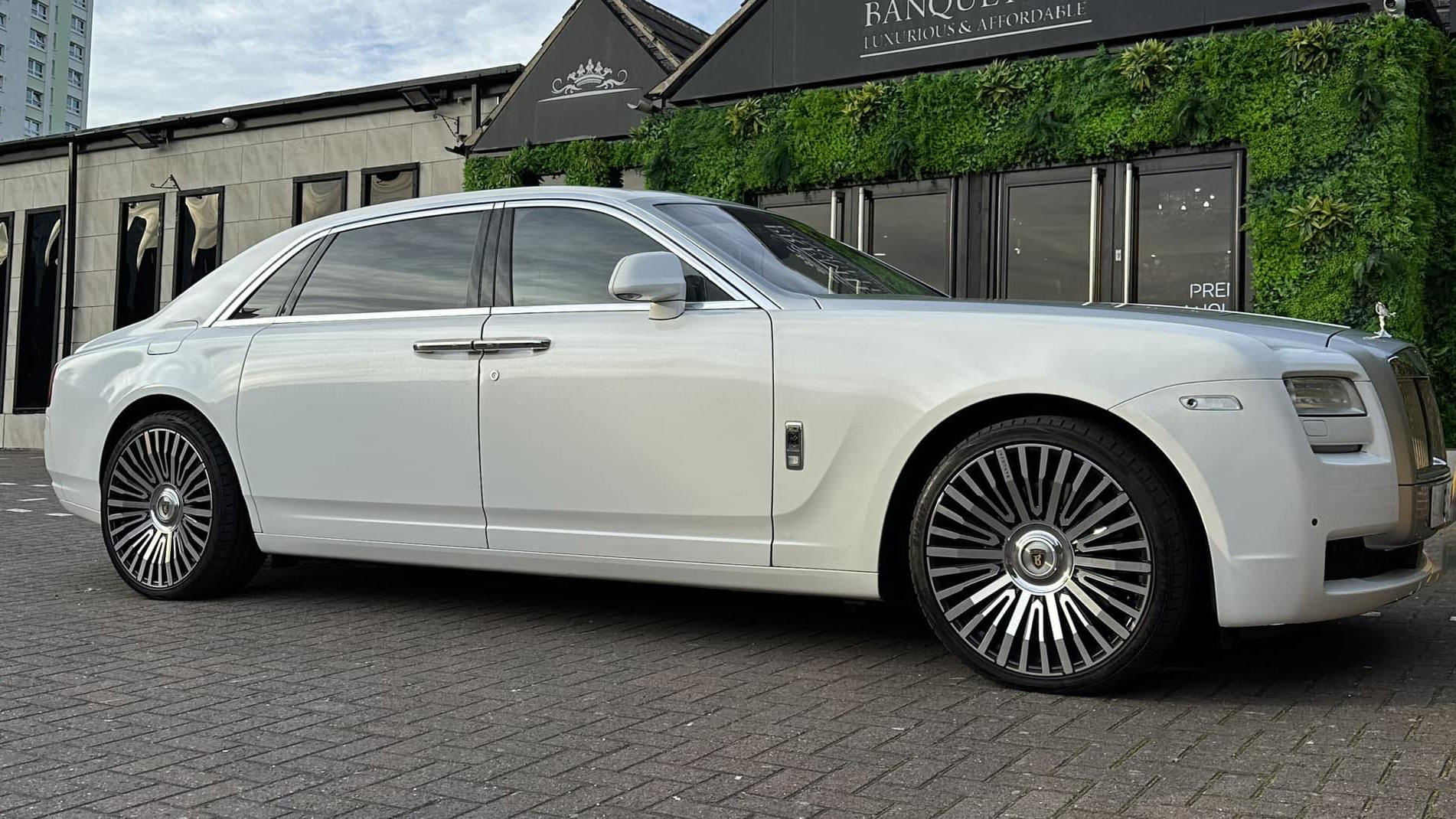 White Rolls-Royce Ghost