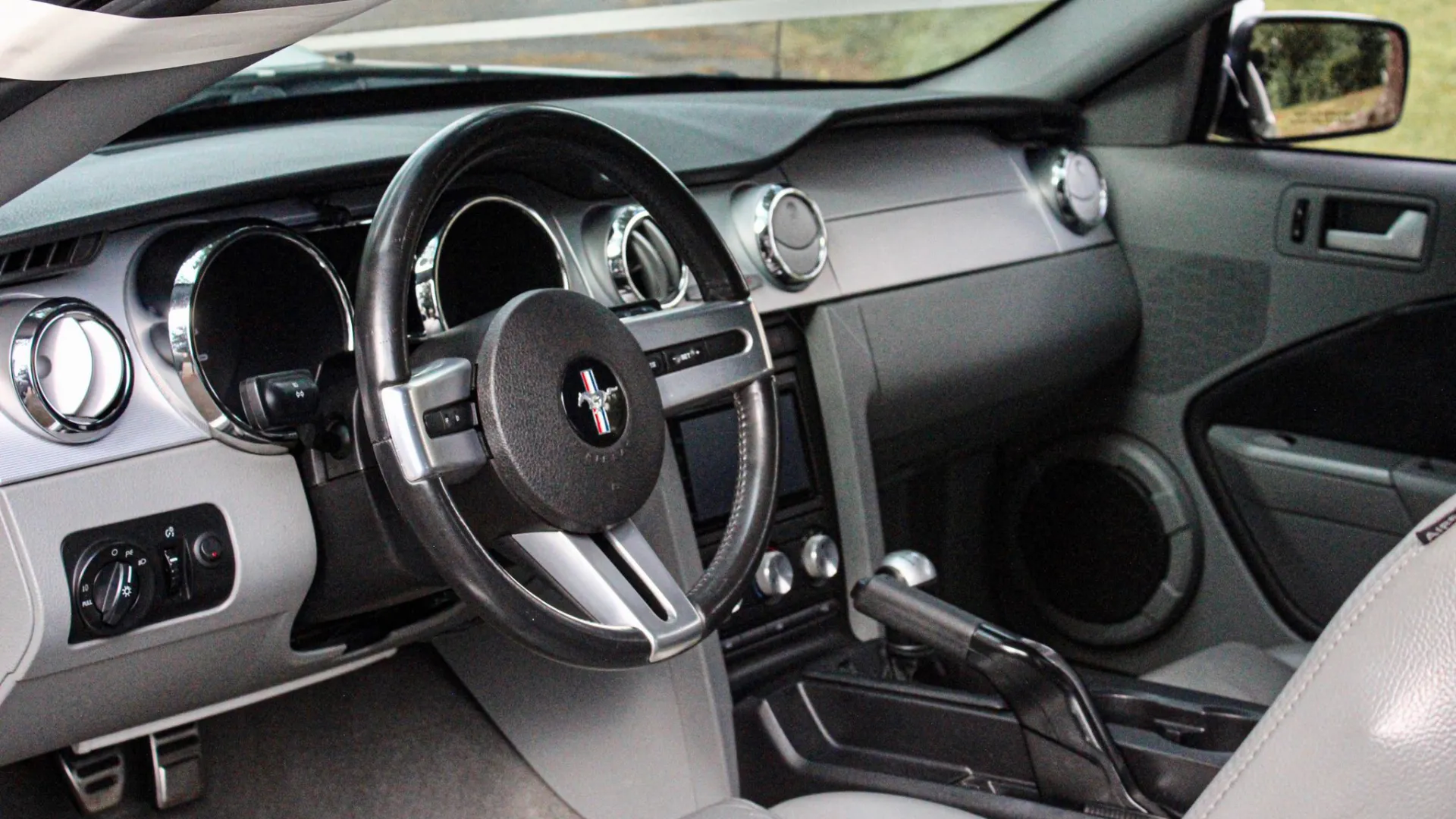 Front dashboard inside ford Mustang GT