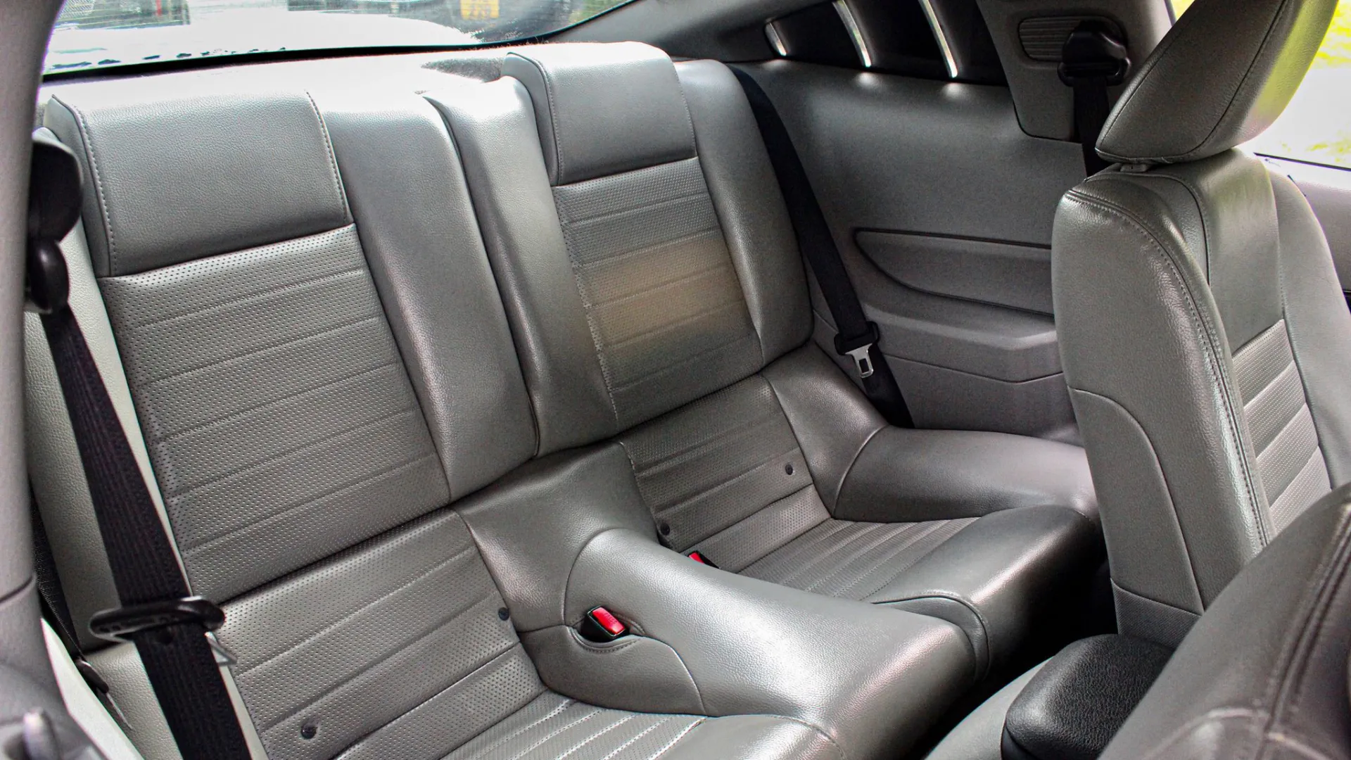 rear interior black leather sport seats inside ford Mustang GT