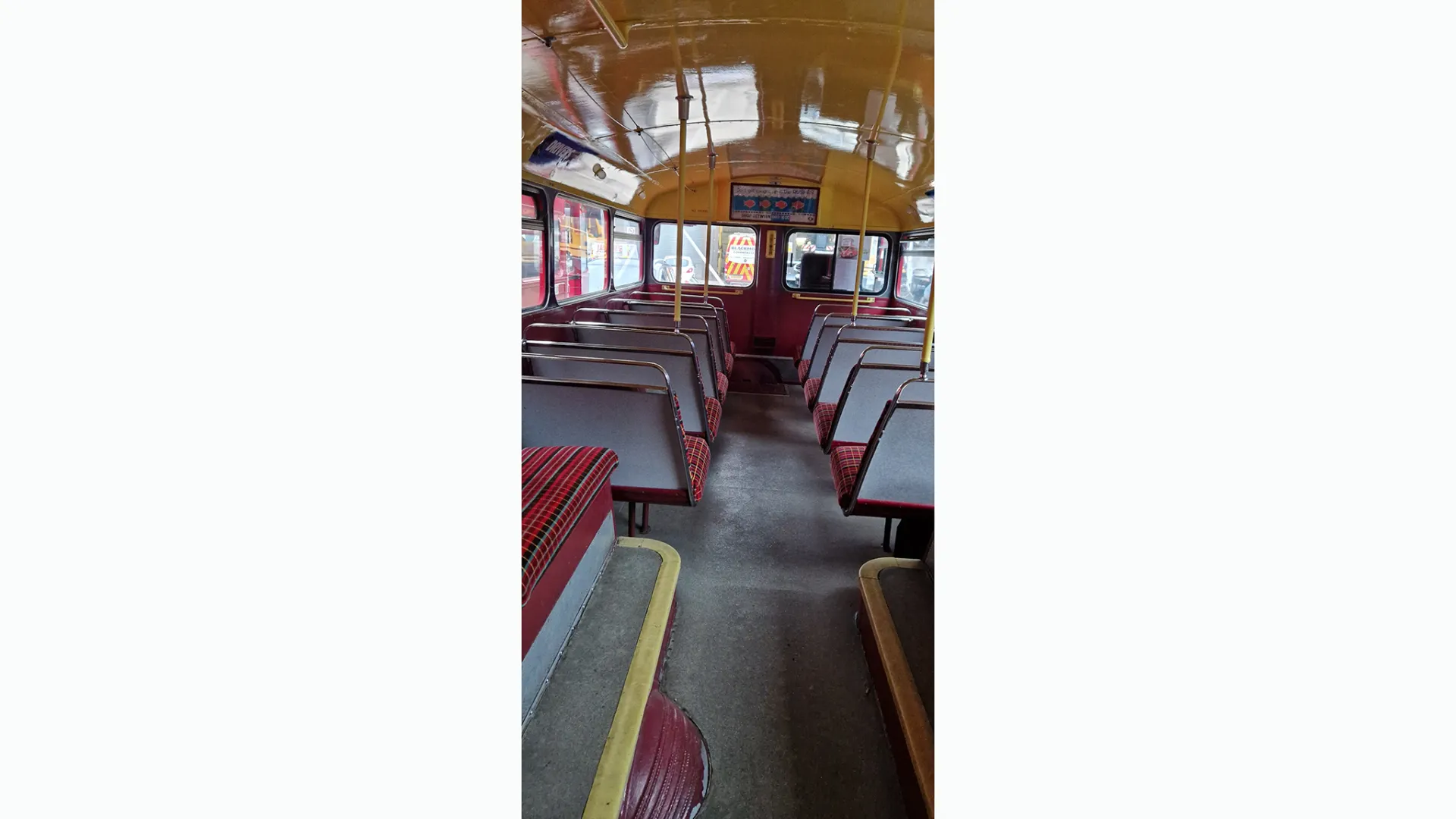 RM121 Lower Deck Routemaster Bus