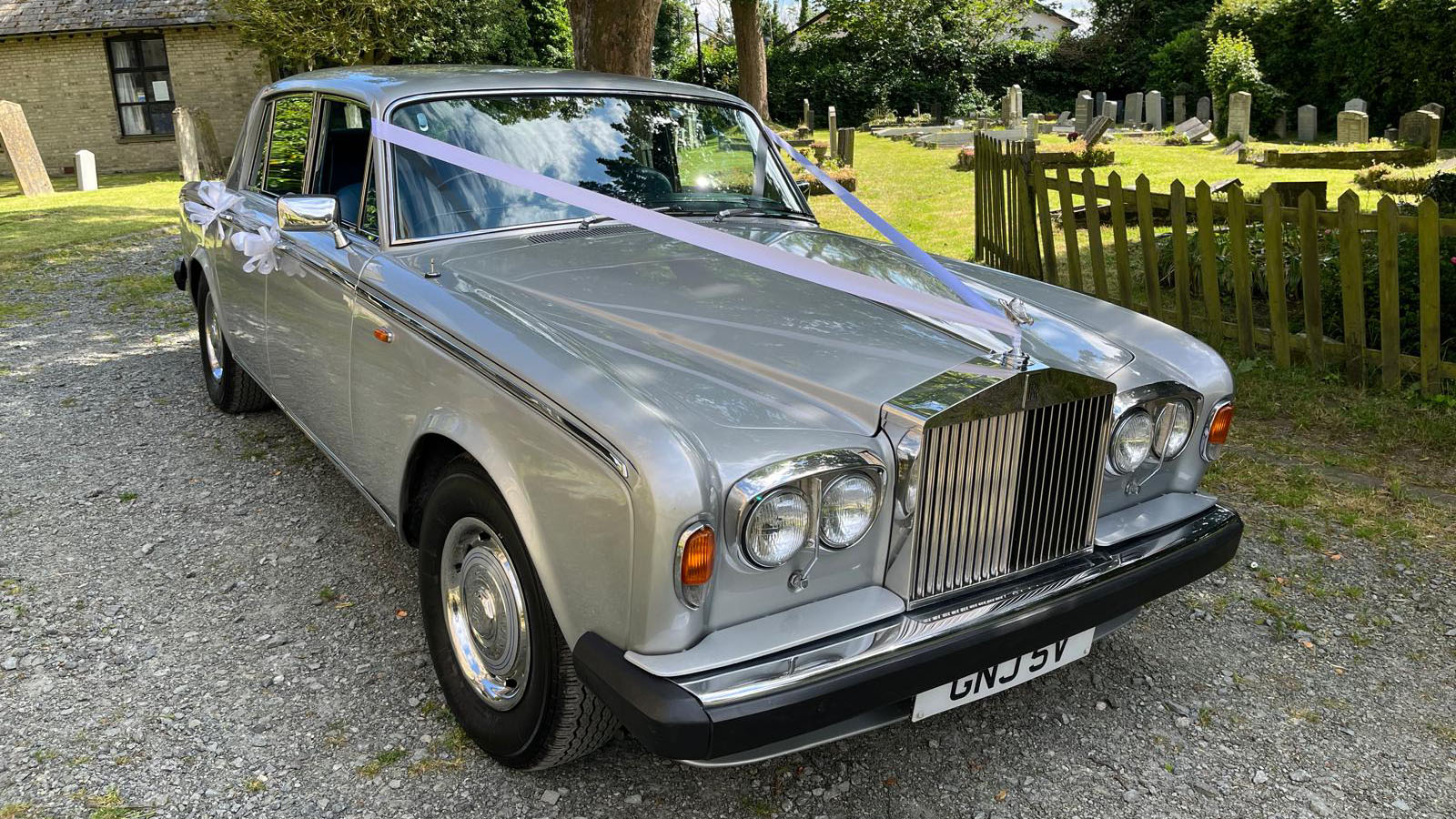 Classic Rolls-Royce Silver Shadow in Silver decorated with light pink ribbons