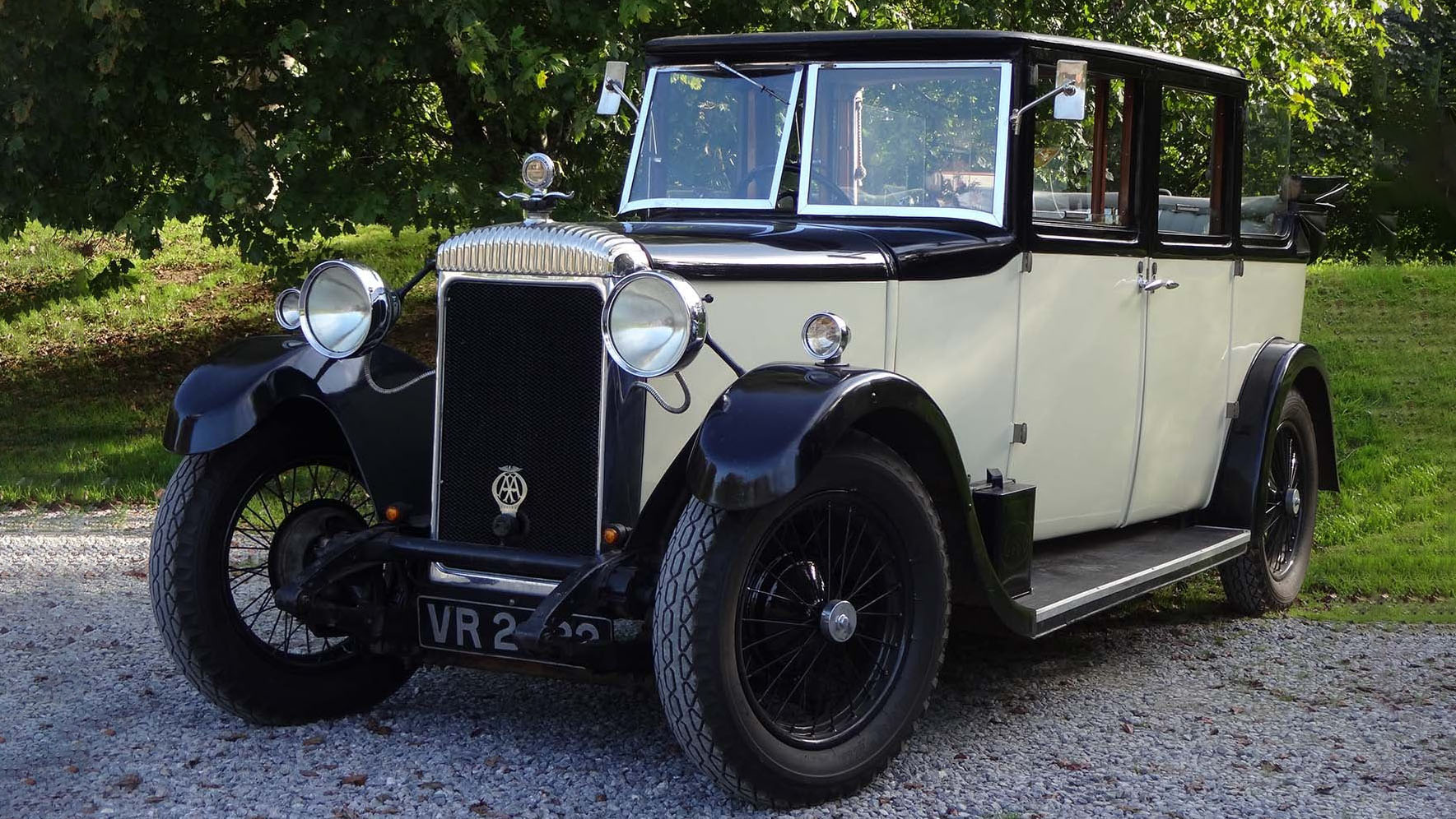 Cream vintage Daimler Wedding Car with black wheel arches and black roof