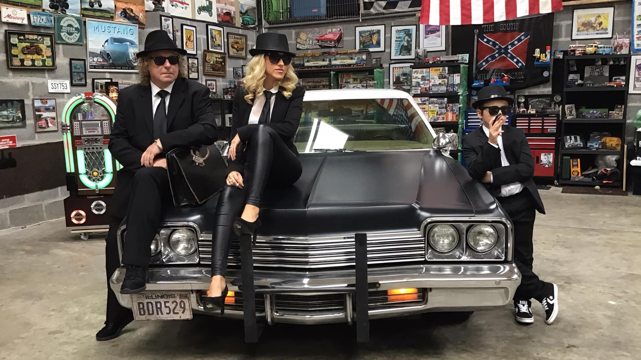 Bluesbrothers act with Dodge Monaco sheriff car