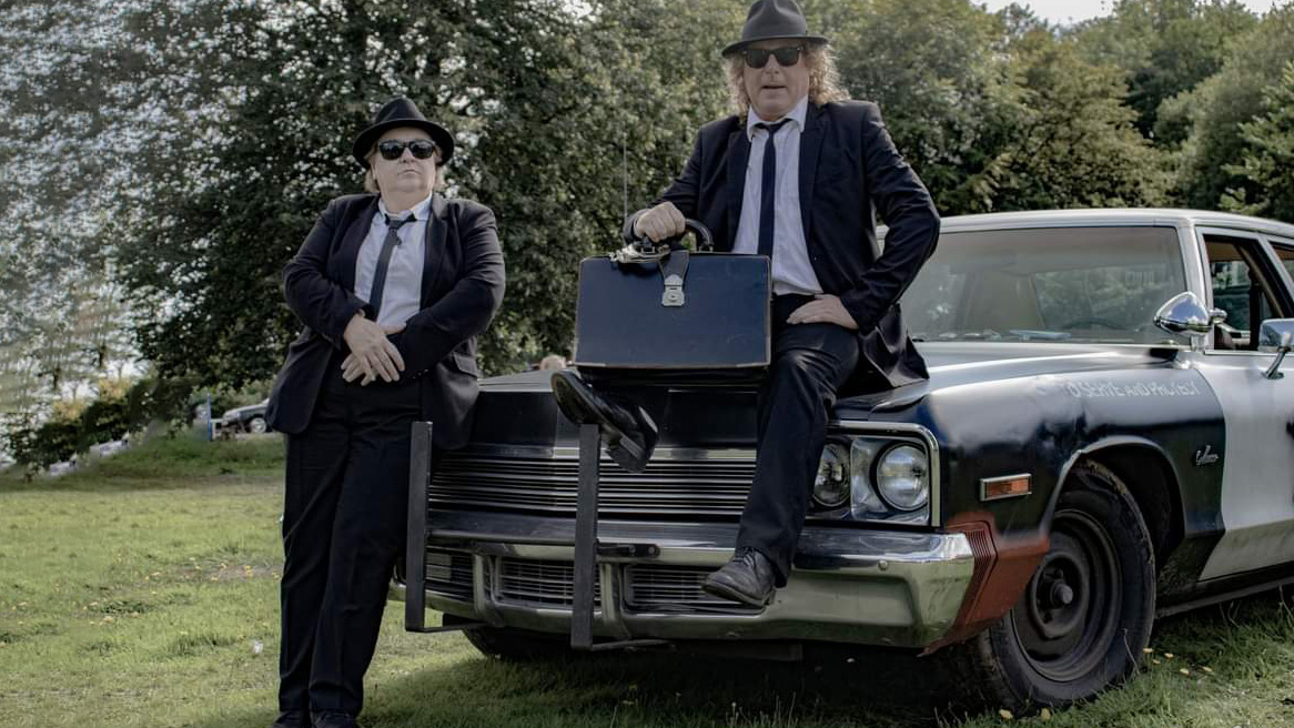 Elwood brothers with Dodge Moaco Bluesmobile