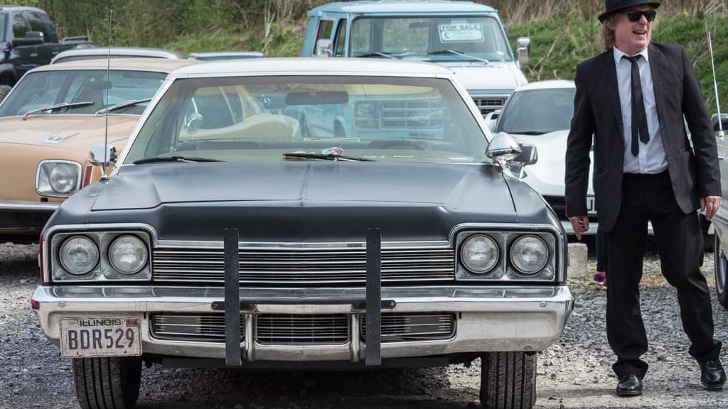 Front view of Bluesmobile sheriff car