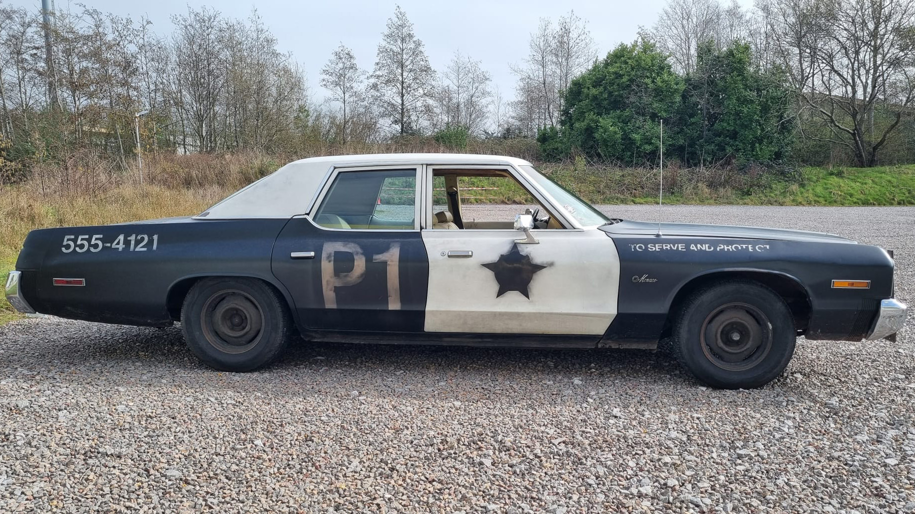 Right side view of bluesmobile sheriff car