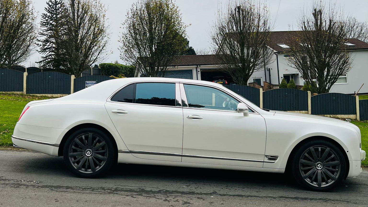 Right side view of a modern White bentley Mulsanne