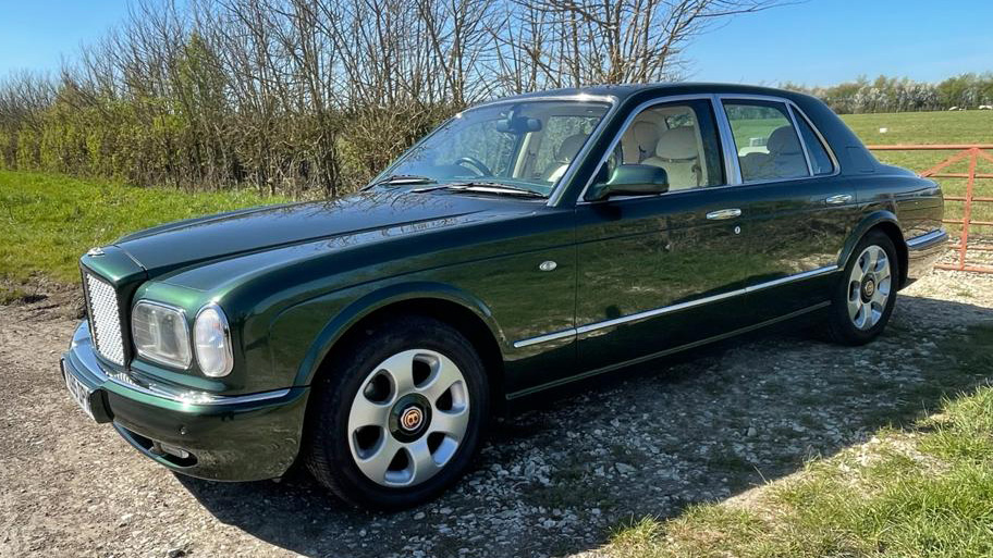 Bentley Arnage in forest green with Red Label centre wheel caps