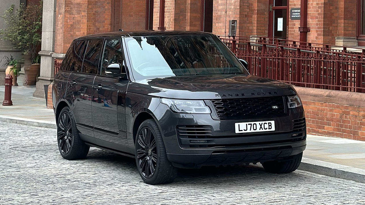 Black Range Rover front view with black alloy wheels and black front grill