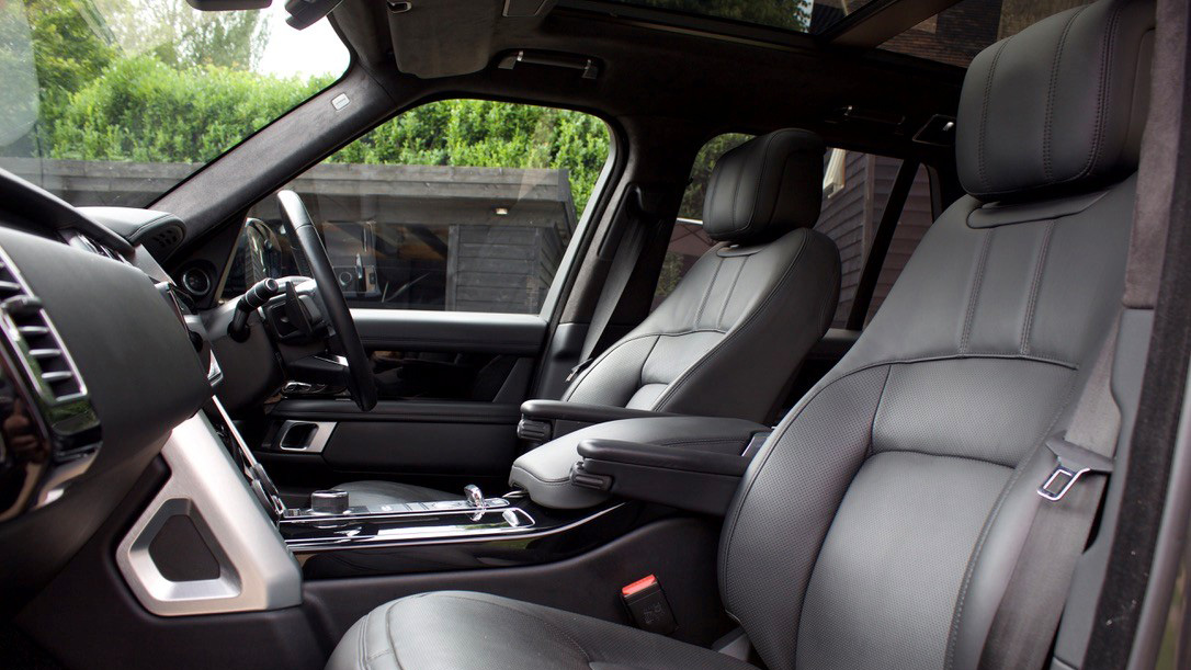 Black Range Rover front interior  black leather seats with a view of the panoramic sunroof