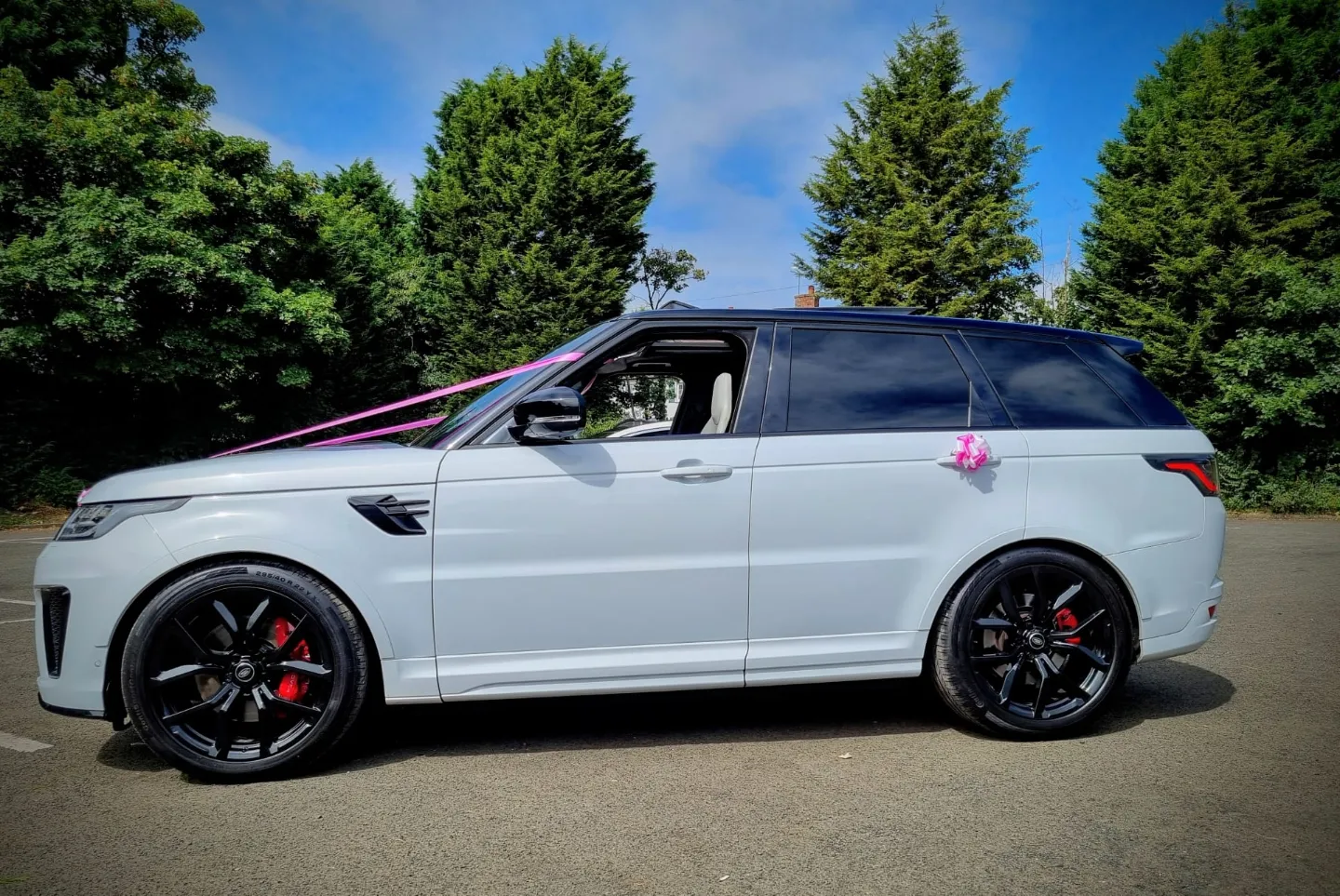 Left side view of white Range Rover SVR with Pink Ribbons