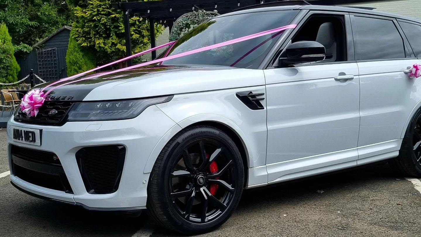 Front view of White Range Rover with an exposed black Carbon Bonnet