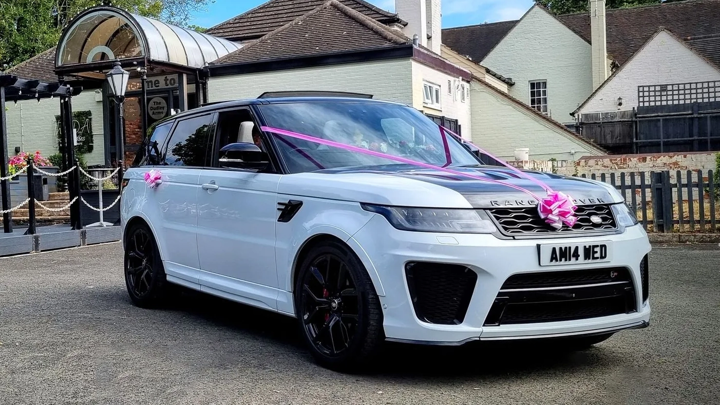 White Range Rover with black alloy wheels