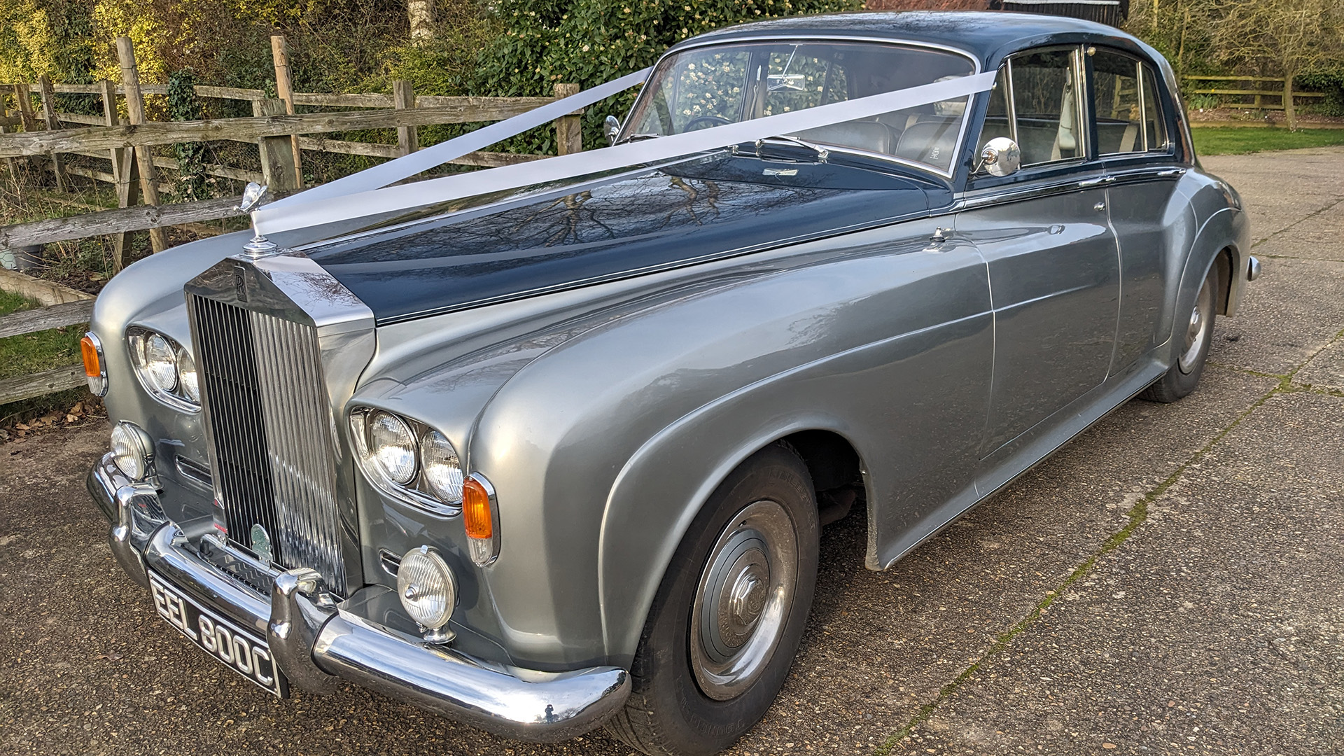 Left view of classic rolls-royce silver cloud from the top showing the two tone Blue over Silver Colour