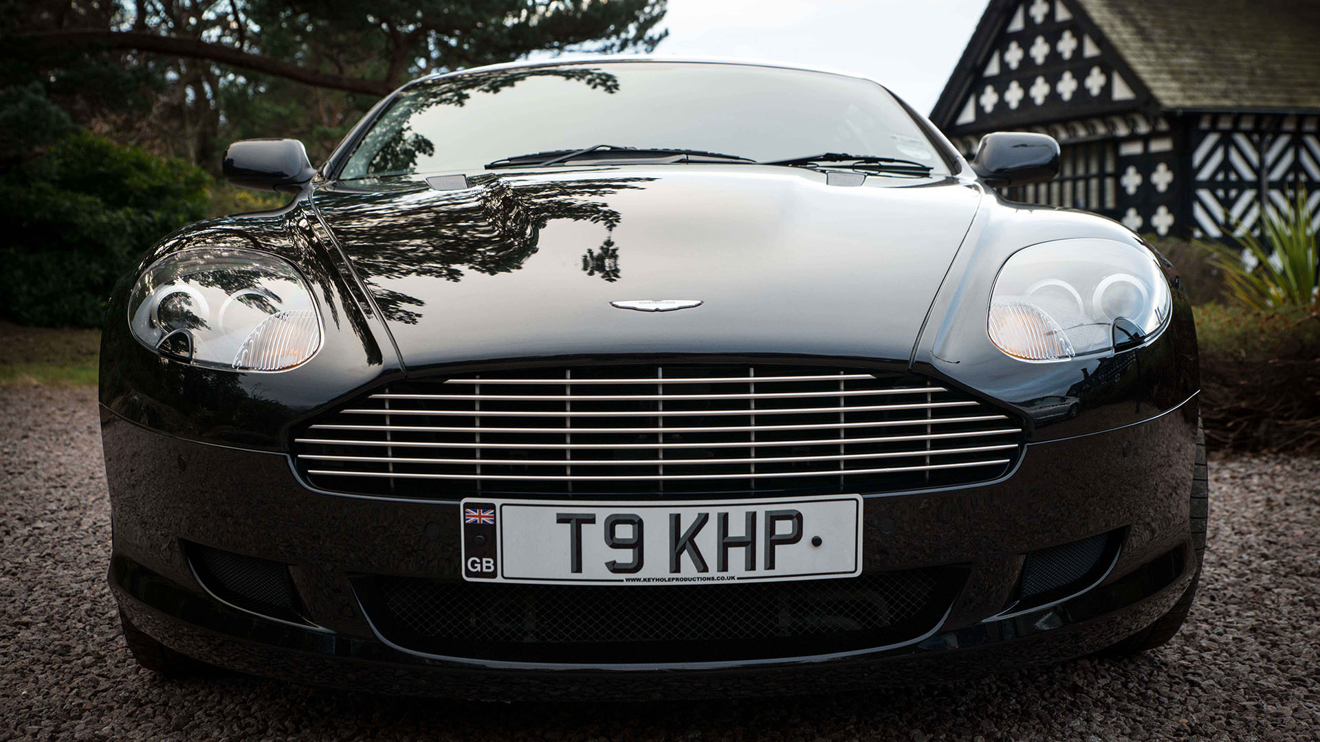 Close-up view of Aston Martin DB9 front chrome grill